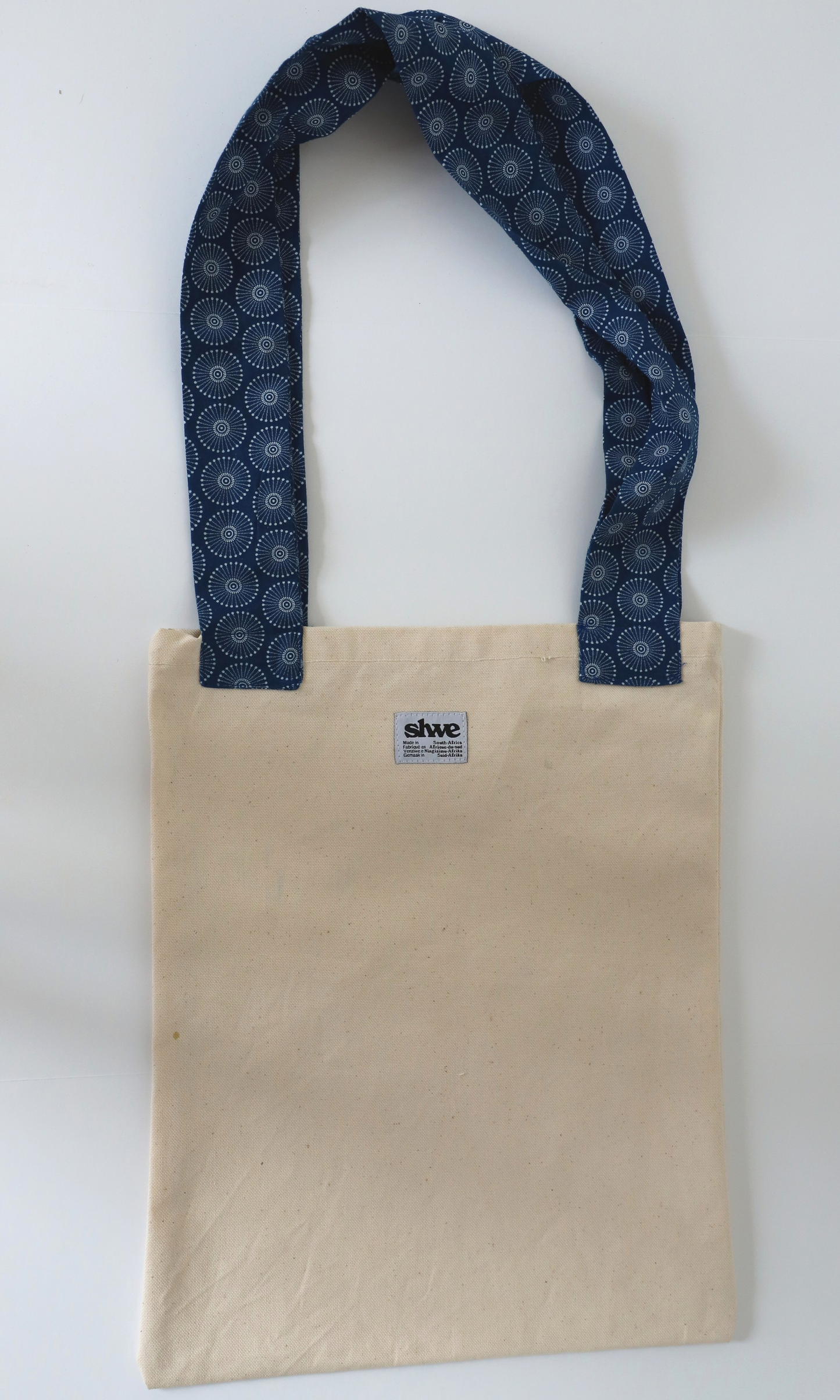 Tote bag avec bretelles en imprimé shweshwe bleu et blanc